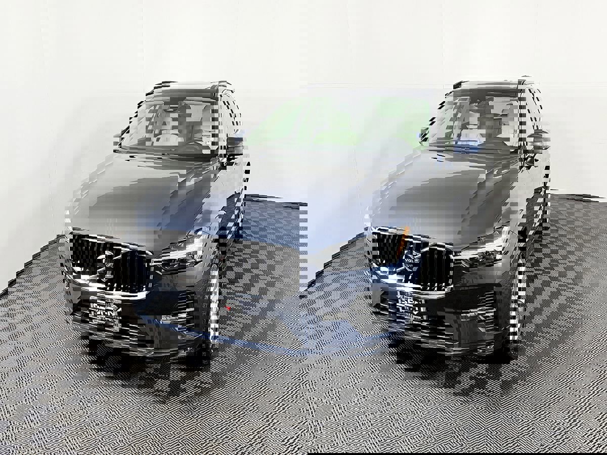 Used 2022 Volvo XC60 B5 Momentum image 3