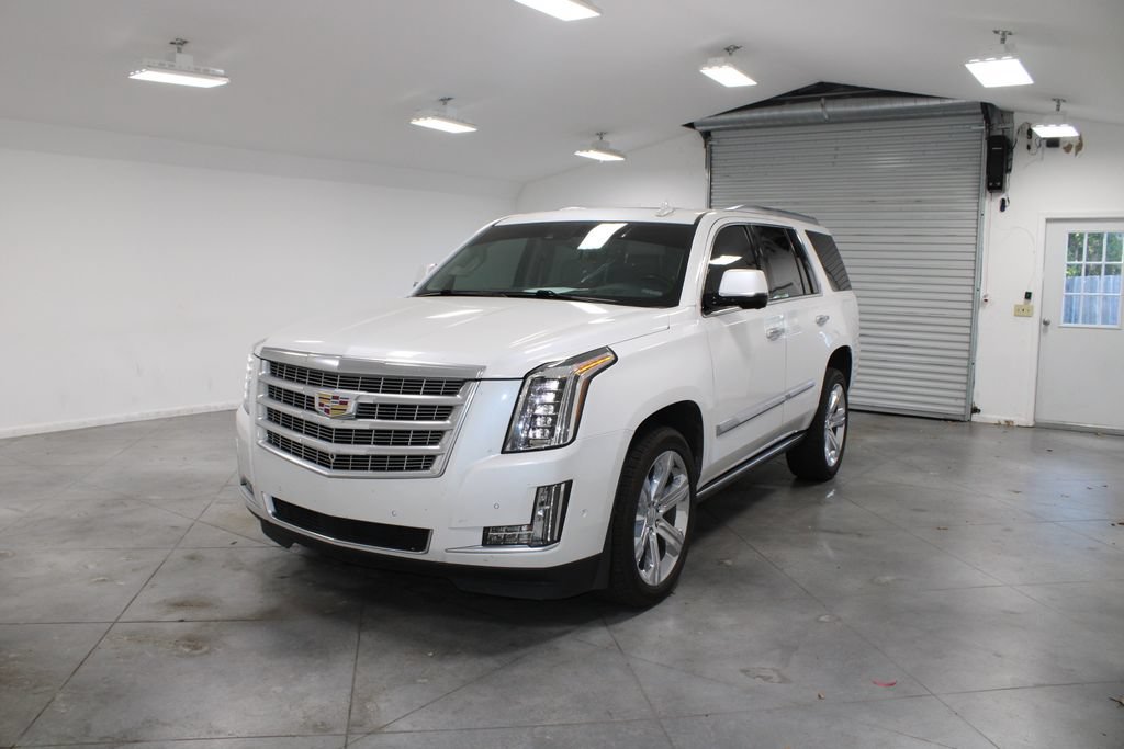 Used 2020 Cadillac Escalade Premium Luxury AWD/4WD image 5