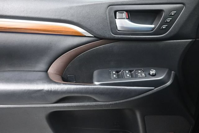 Used 2019 Toyota Highlander Limited FWD image 27