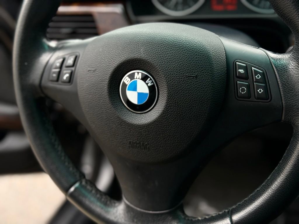 Used 2006 BMW 330xi Sedan image 32