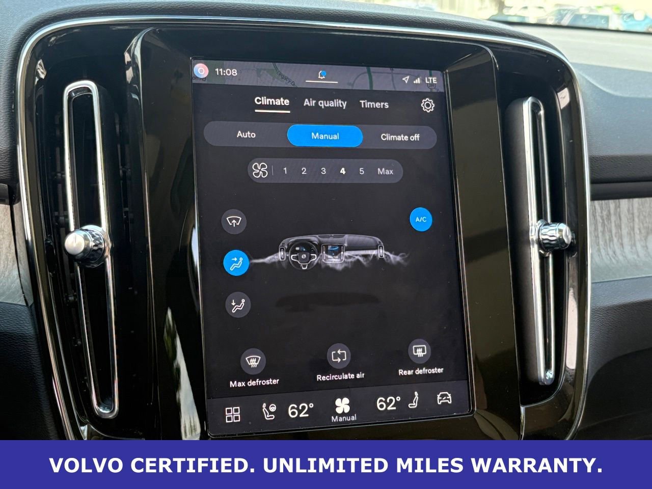 Certified 2025 Volvo XC40 B5 Plus AWD/4WD image 22