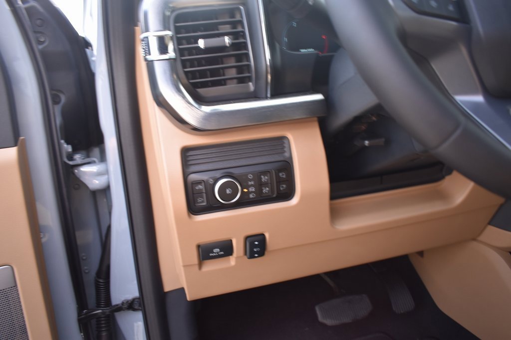 Used 2025 Ford F450 Lariat w/ FX4 Off-Road Package image 24