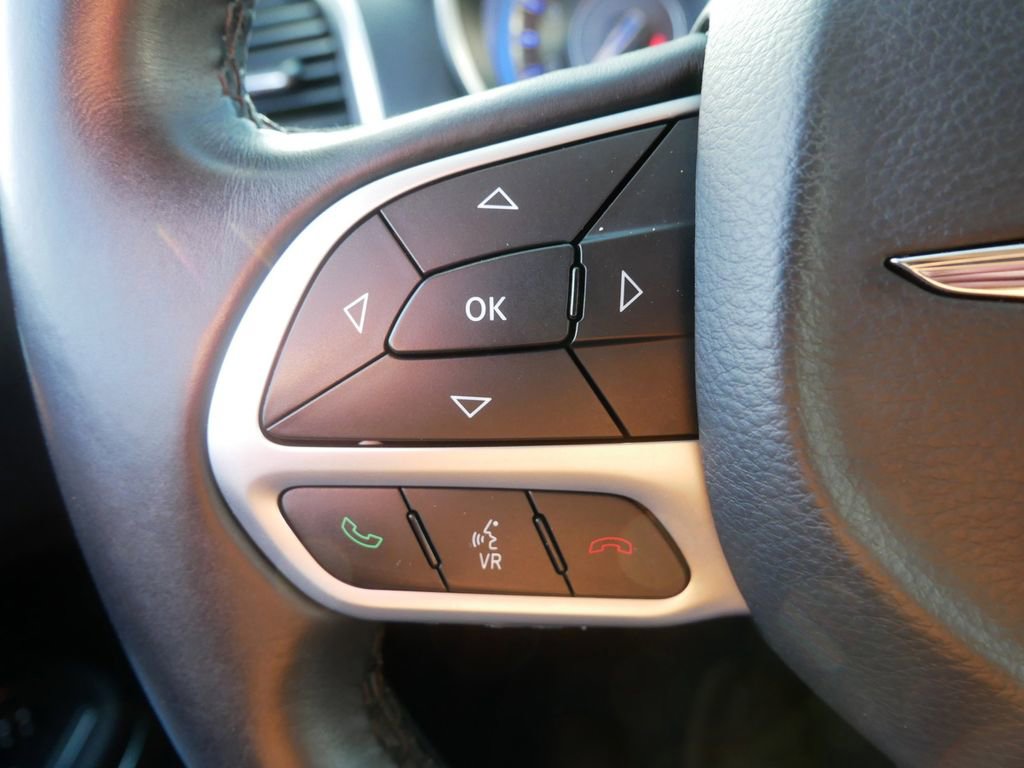 Used 2017 Chrysler 300 Limited AWD/4WD image 19