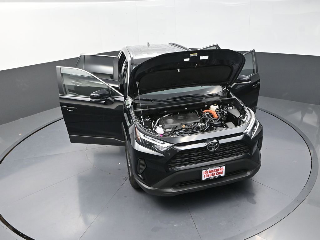 Used 2025 Toyota RAV4 XLE image 30