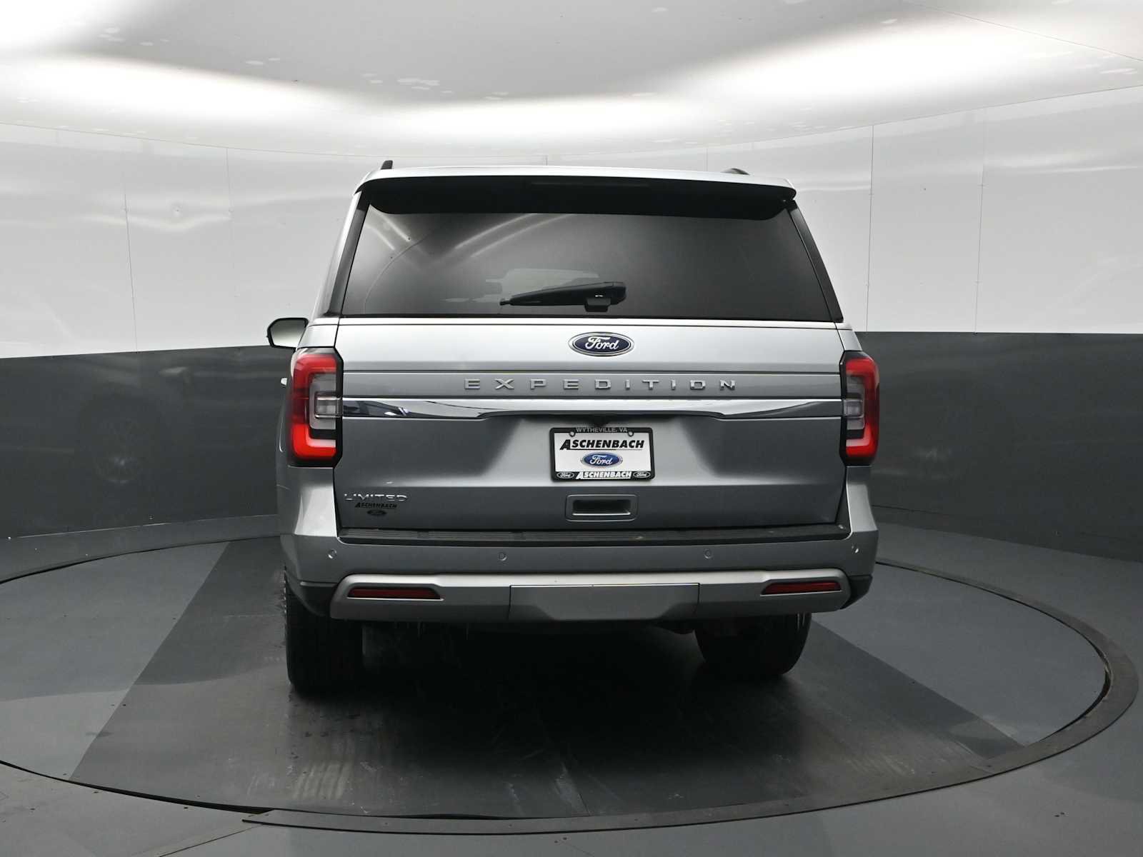 Used 2023 Ford Expedition Limited image 6