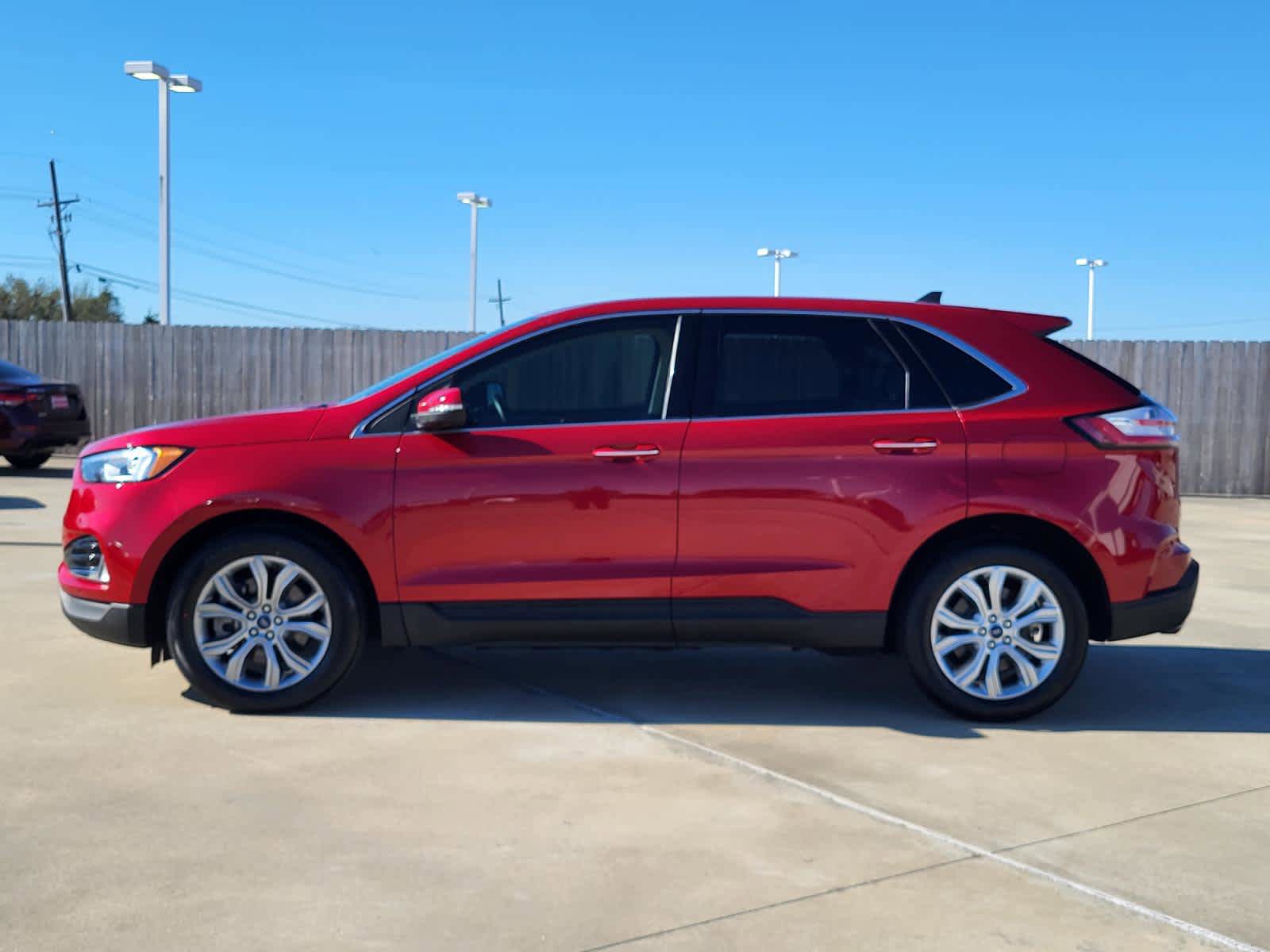 Used 2021 Ford Edge Titanium image 2
