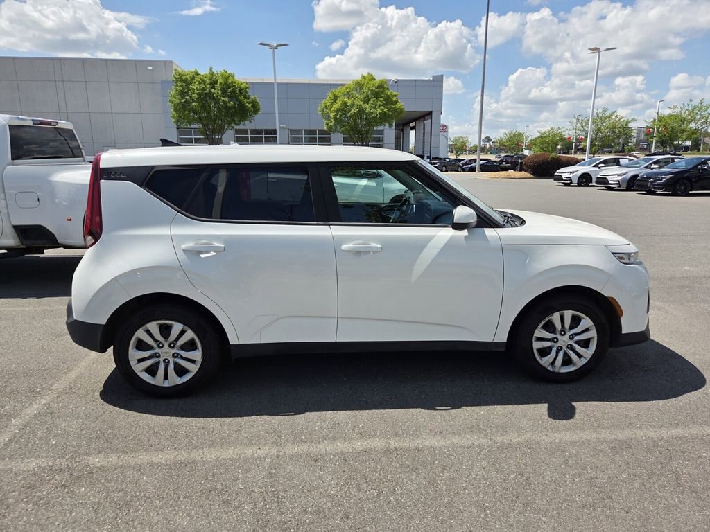 Used 2022 Kia Soul LX image 4