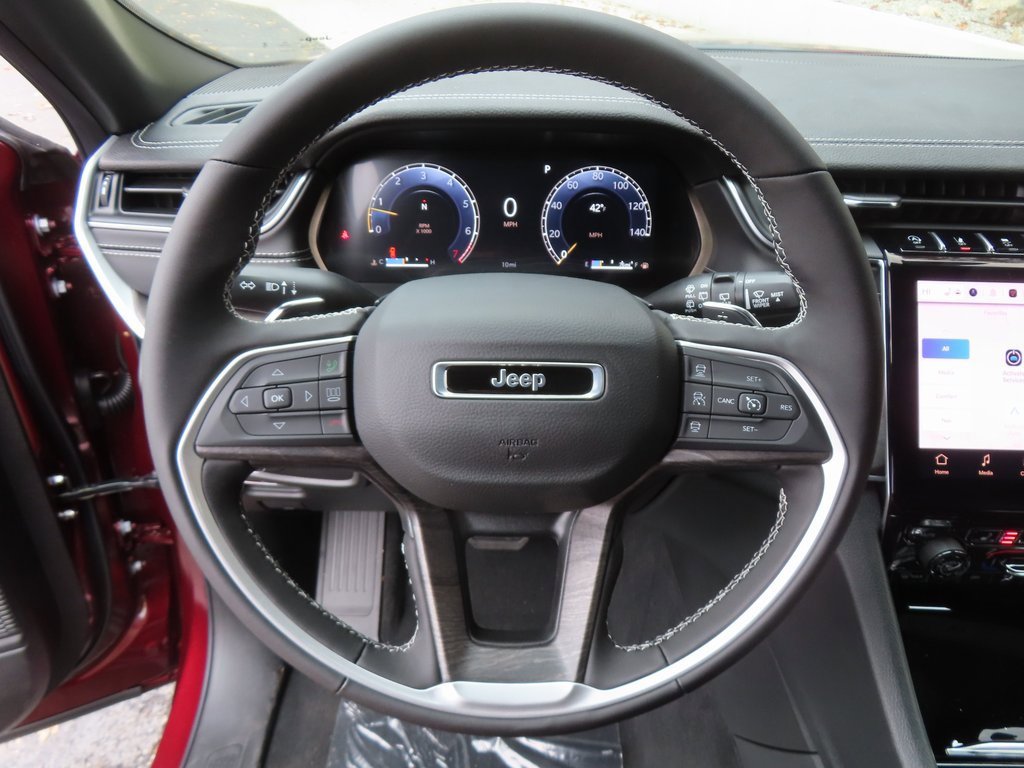 New 2025 Jeep Grand Cherokee Limited w/ Luxury Tech Group II image 4