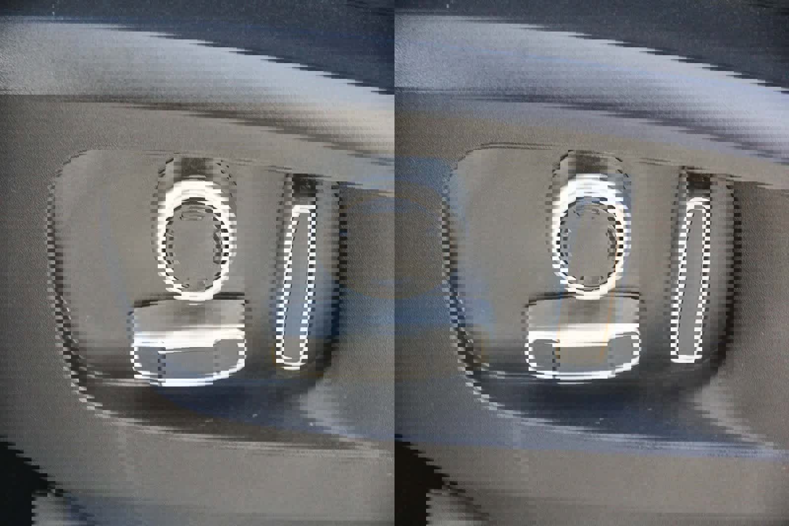 Used 2023 Land Rover Defender 130 SE image 19