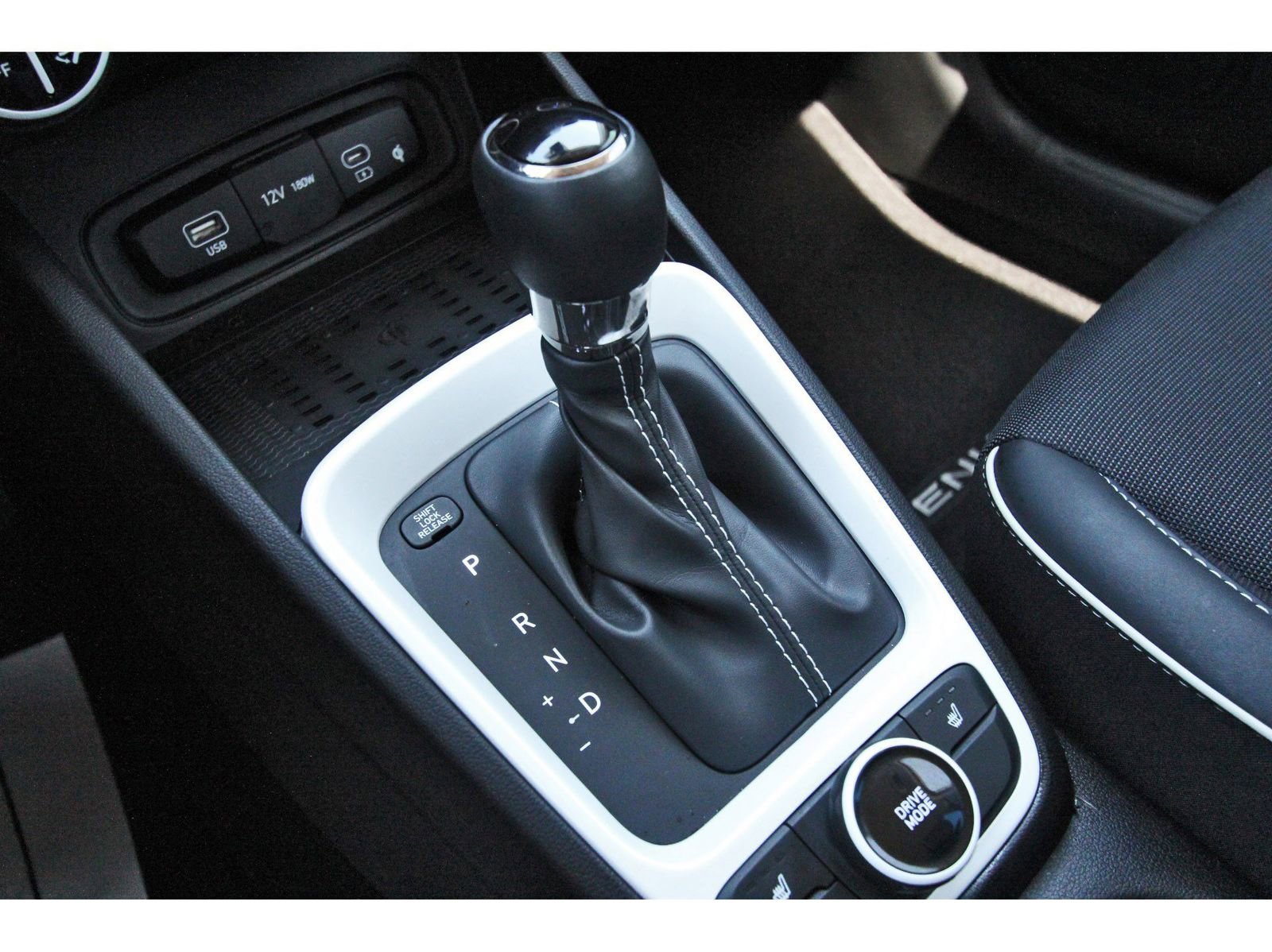 Used 2025 Hyundai Venue Limited image 30