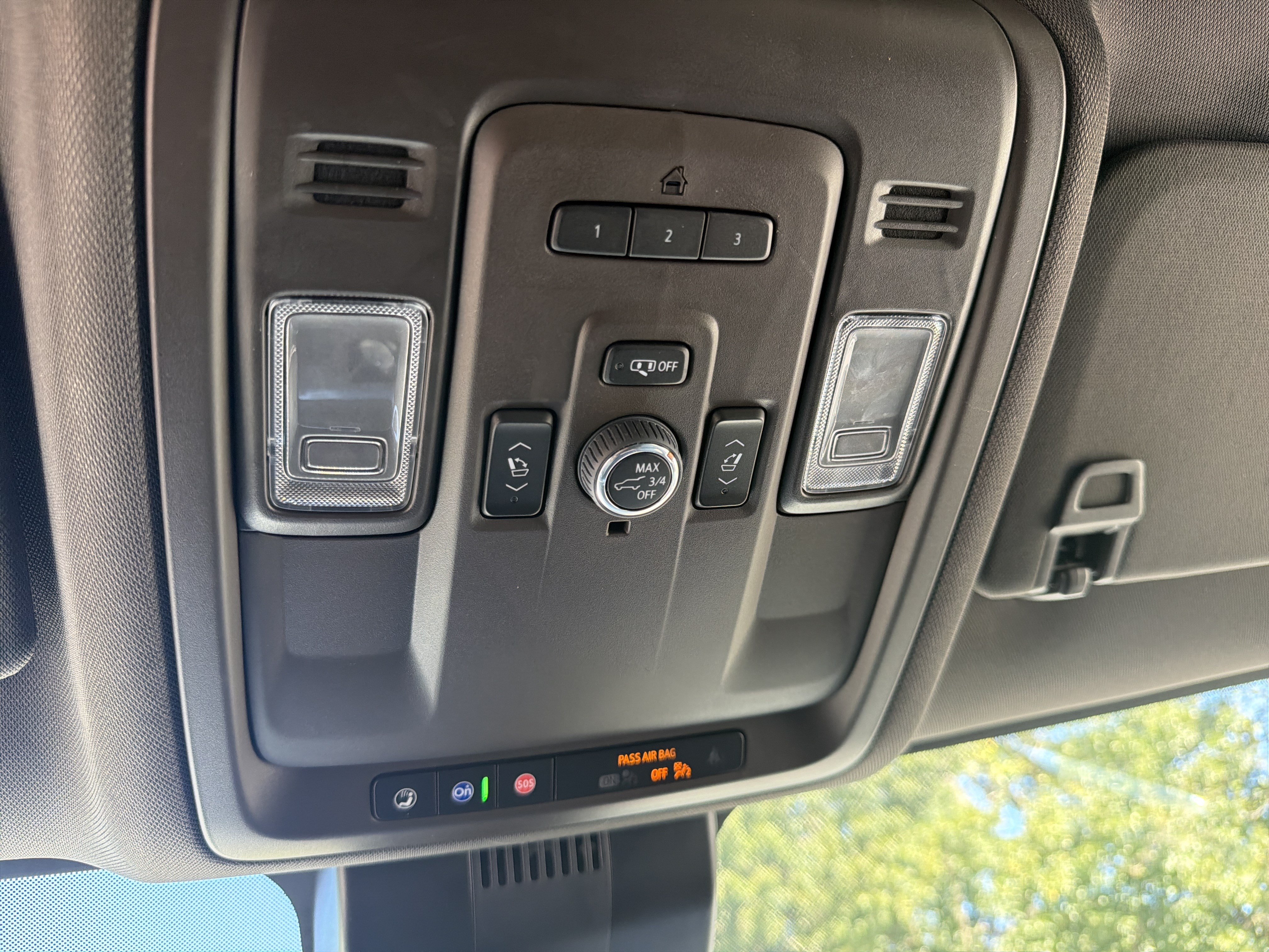 Used 2024 Chevrolet Suburban LT w/ Luxury Package AWD/4WD image 23