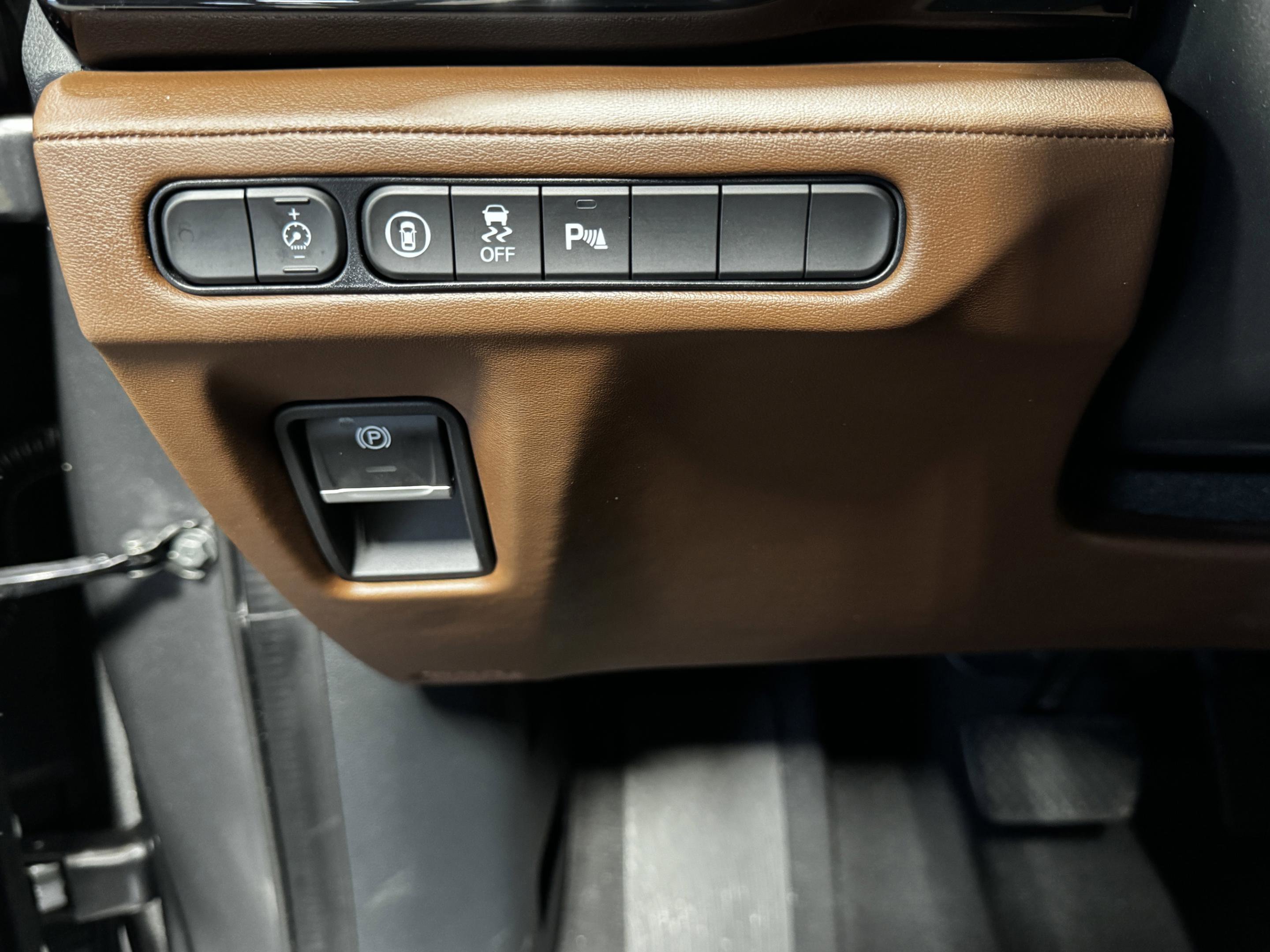 Certified 2023 Acura MDX FWD w/ Technology Package image 17