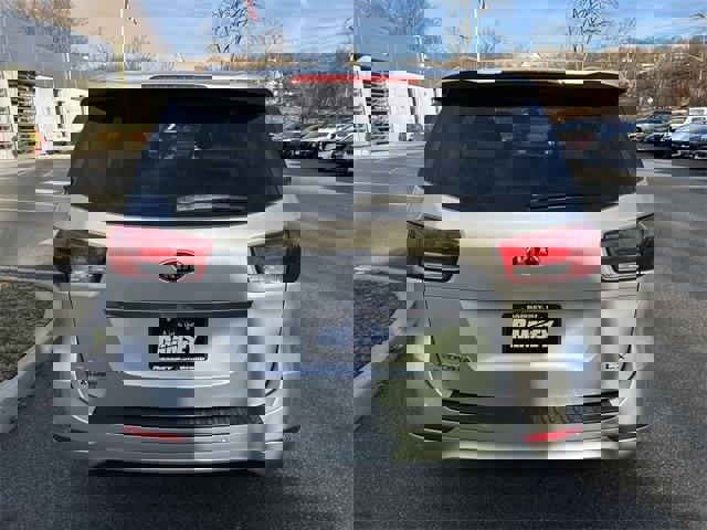 Used 2017 Kia Sedona LX w/ LX Essentials Premium Package image 7