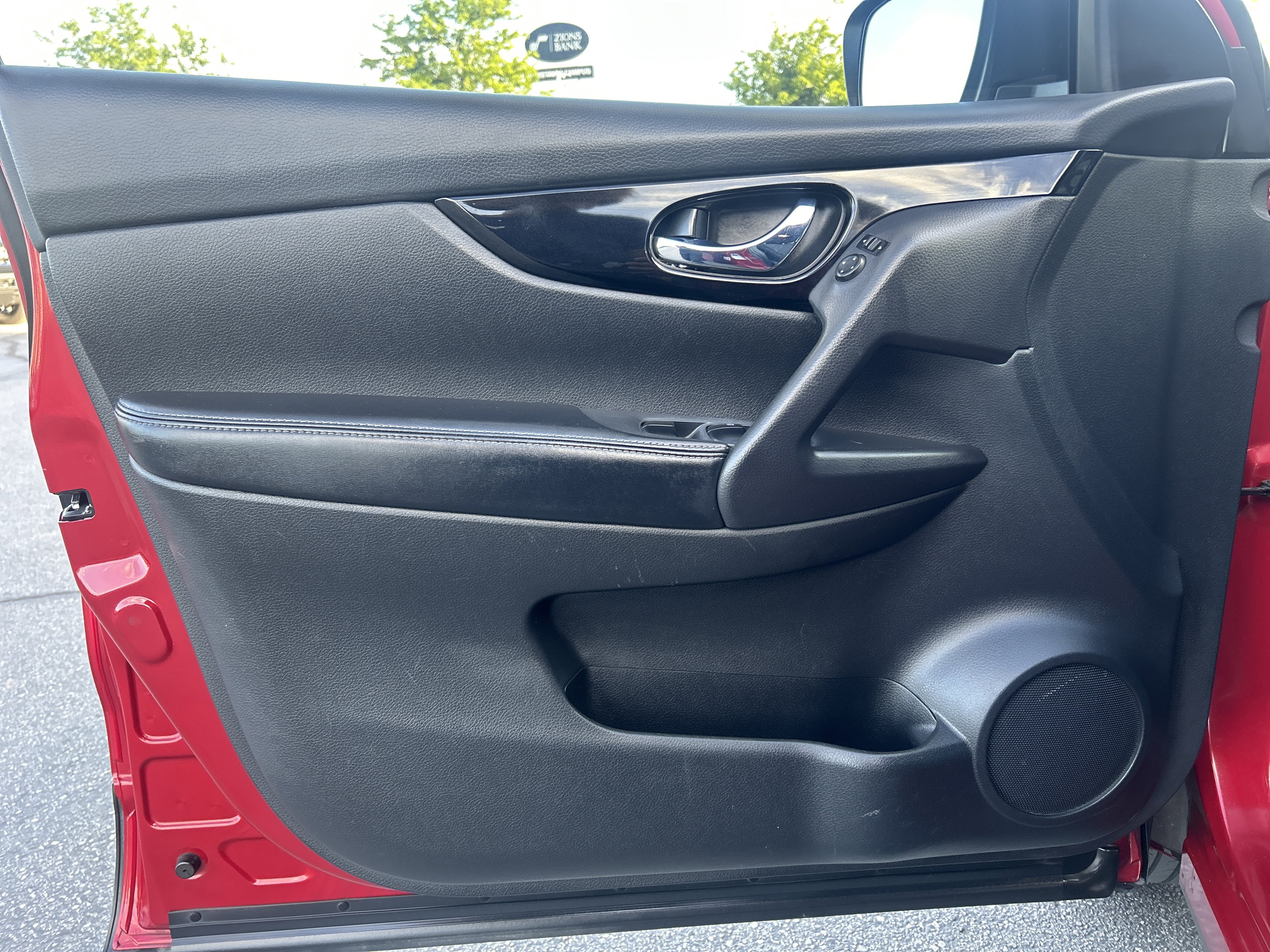 Used 2018 Nissan Rogue Sport SV w/ SV All-Weather Package image 15