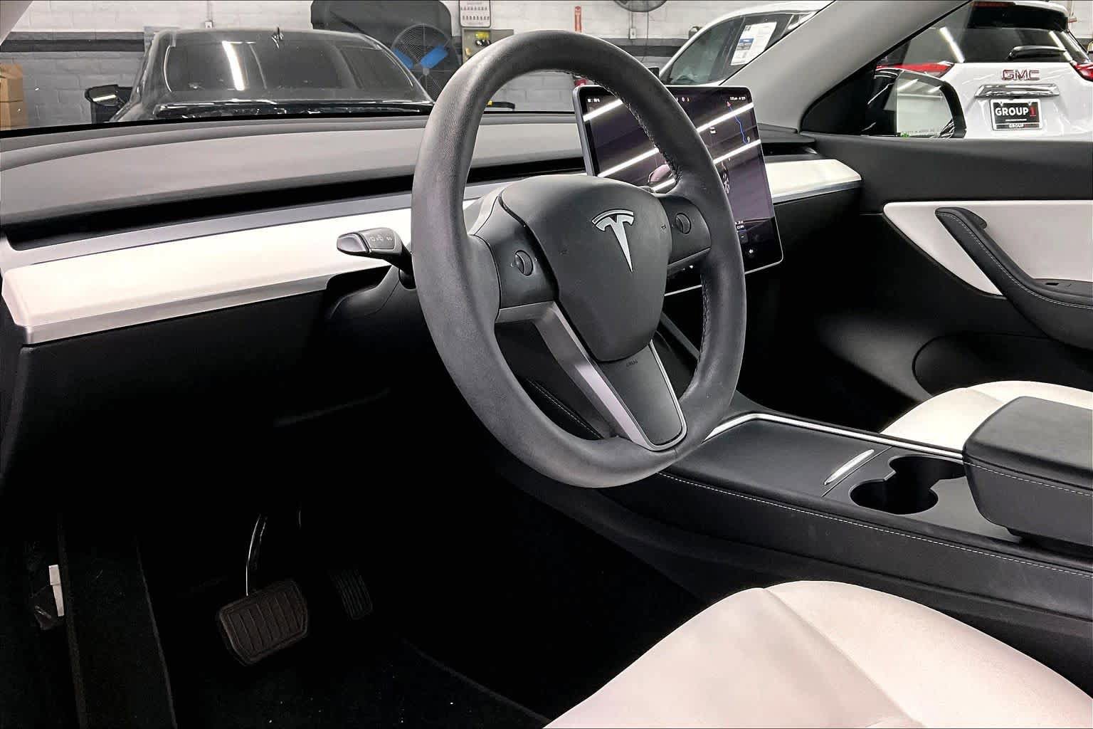 Used 2022 Tesla Model Y Long Range AWD/4WD image 17