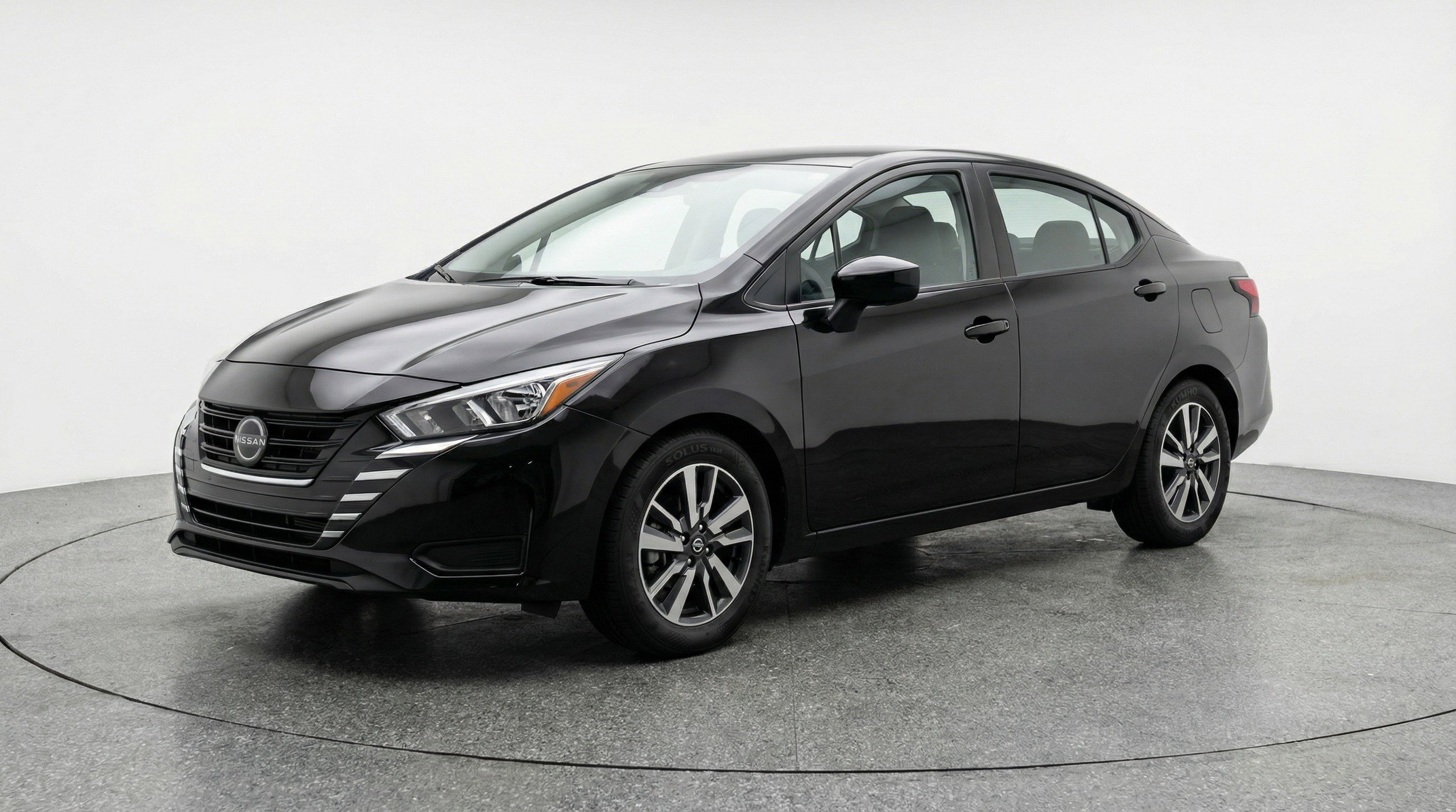 Used 2025 Nissan Versa SV image 3