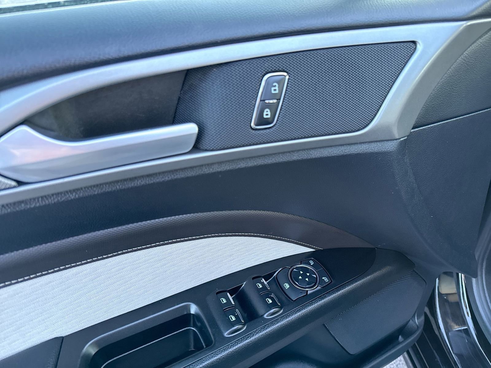 Used 2019 Ford Fusion SE w/ Equipment Group 151A image 14