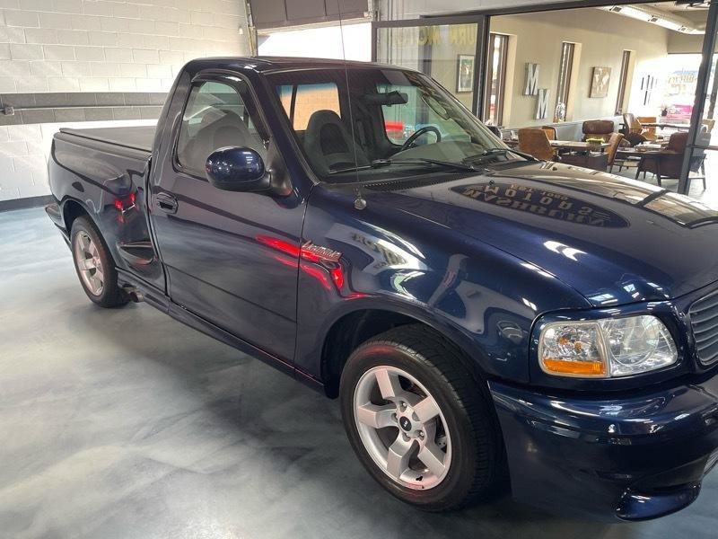 Used 2002 Ford F150 Lightning RWD image 6