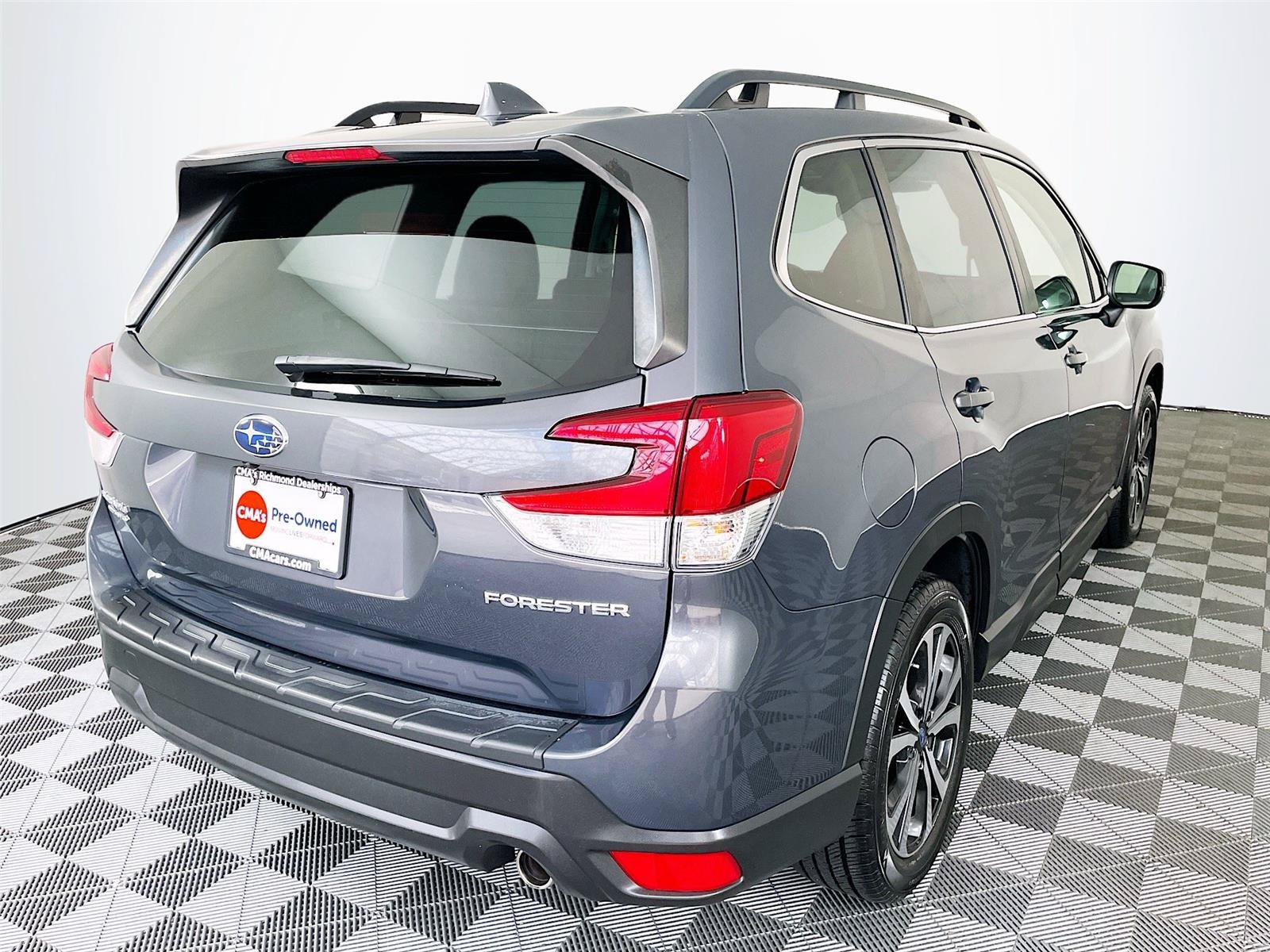 Used 2023 Subaru Forester Limited AWD/4WD image 10