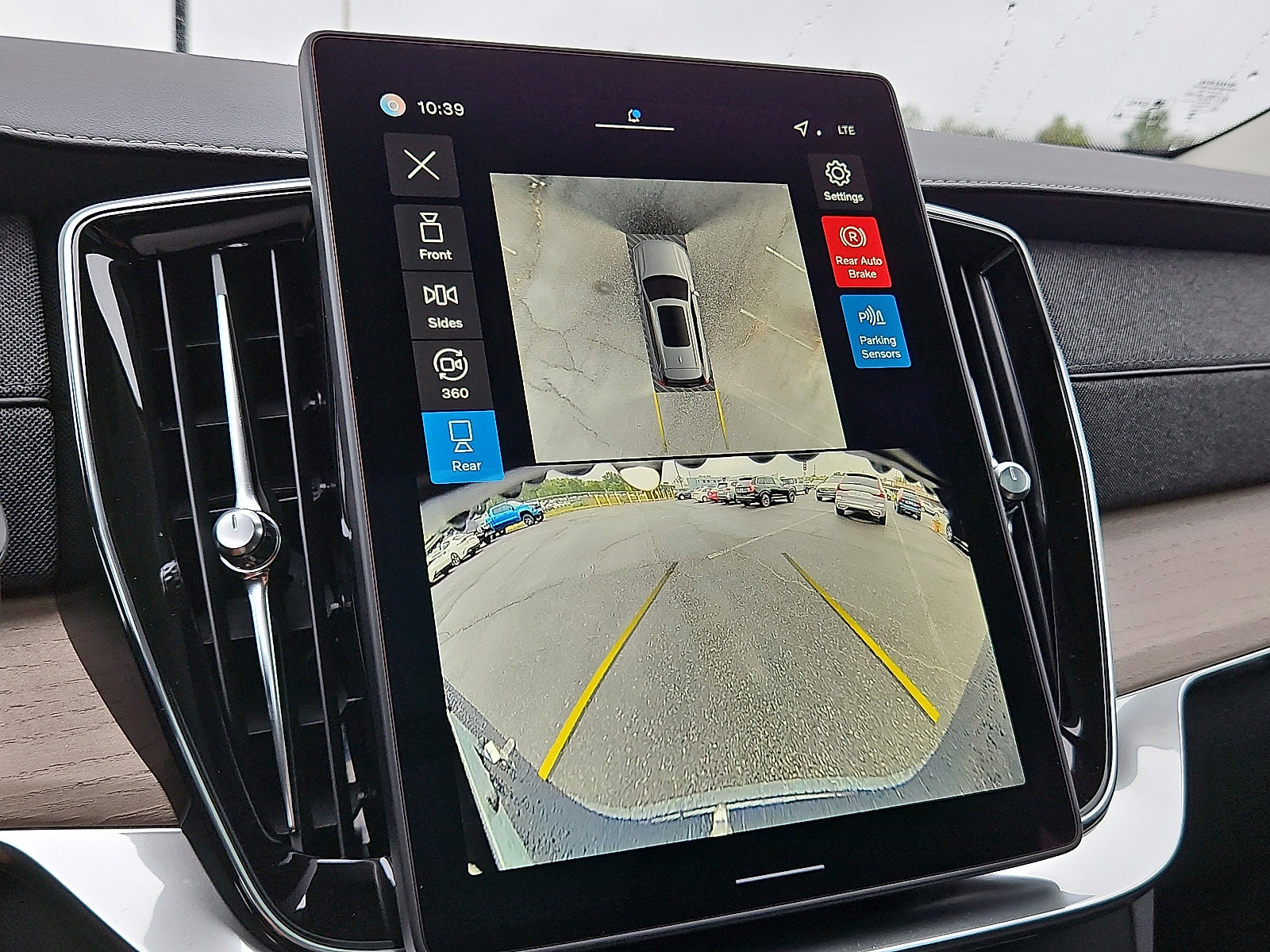 New 2026 Volvo XC90 B6 Plus w/ Protection Package Premier image 17