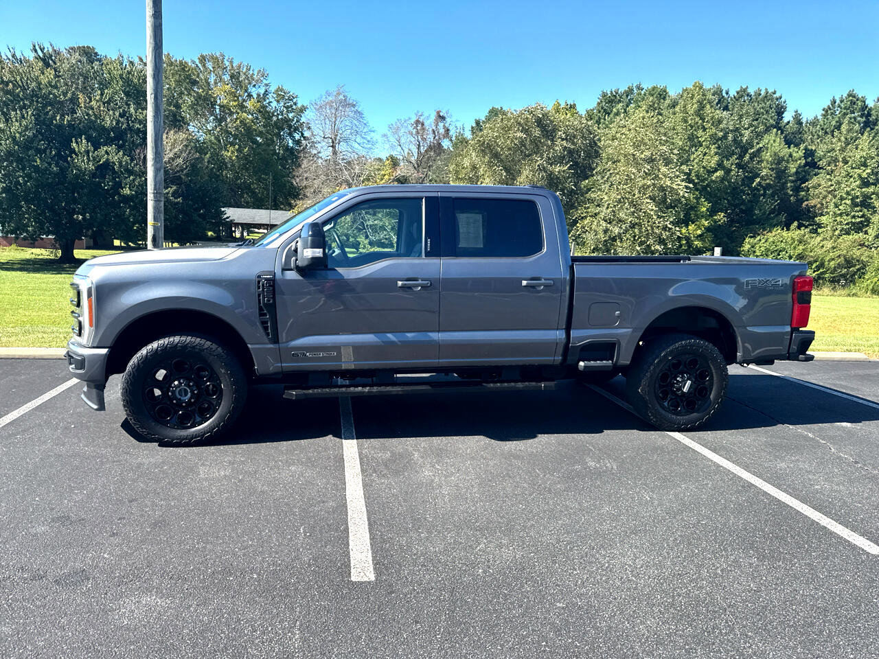 Used 2023 Ford F250 Lariat w/ Black Appearance Package image 10