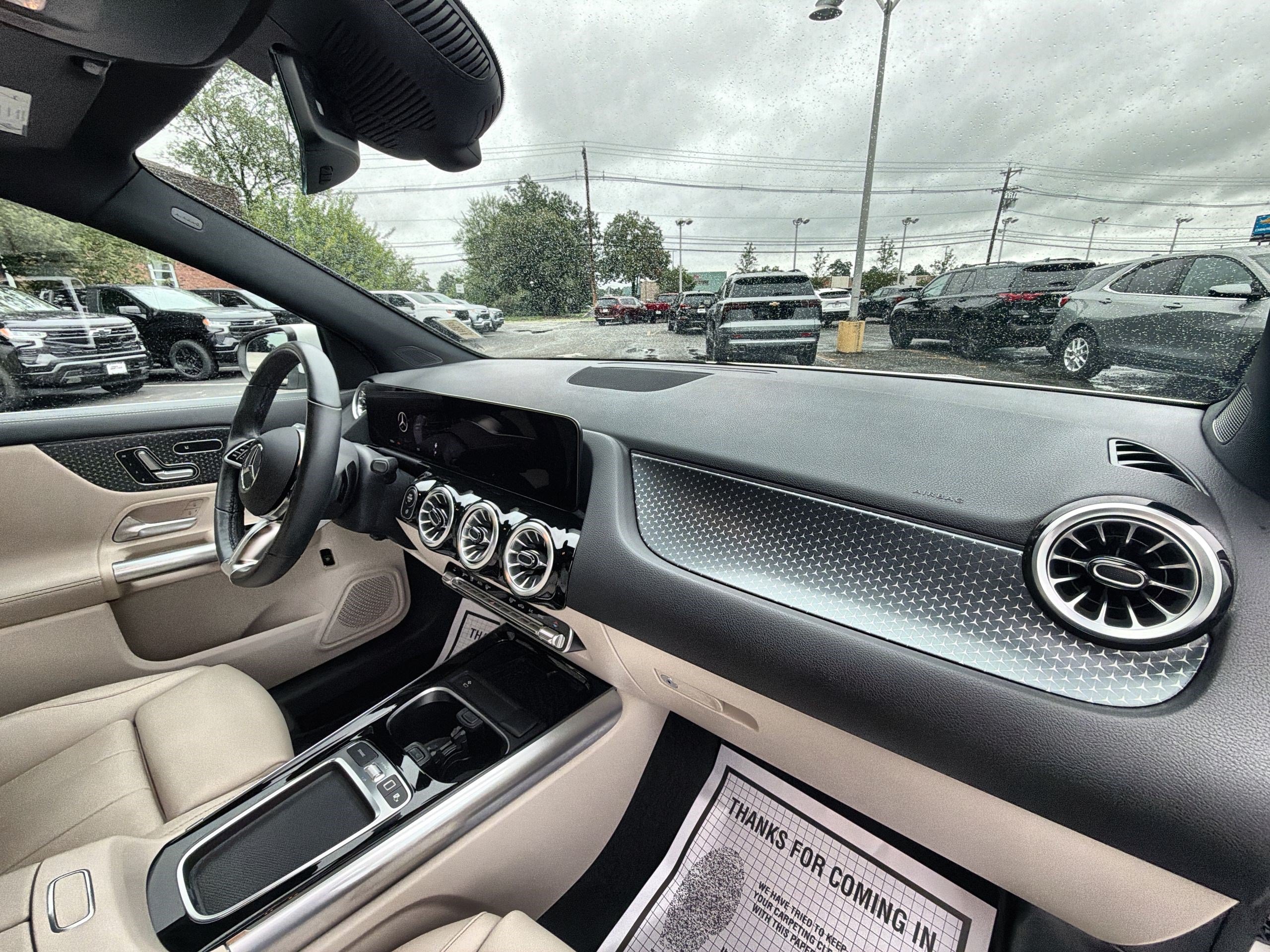 Used 2025 Mercedes-Benz GLA 250 4MATIC w/ Winter Package image 30