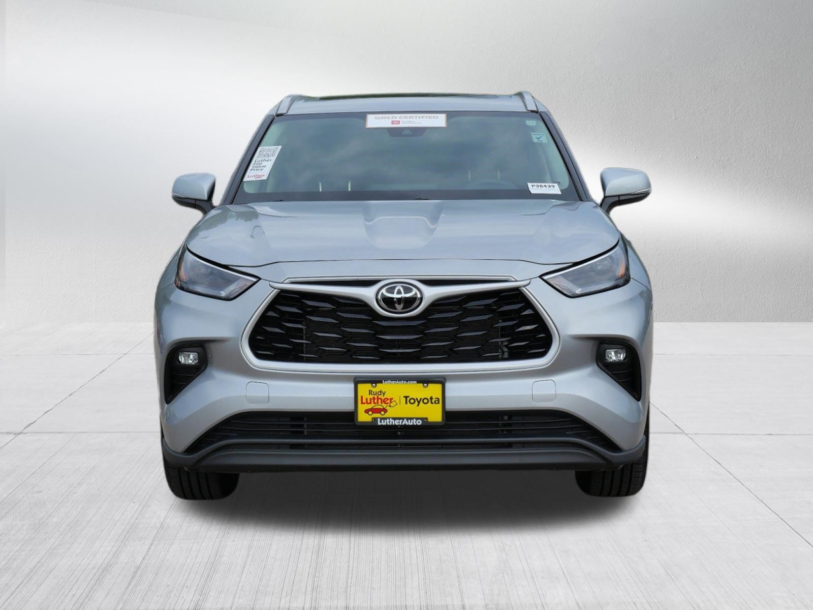 Certified 2025 Toyota Highlander XLE AWD/4WD image 2