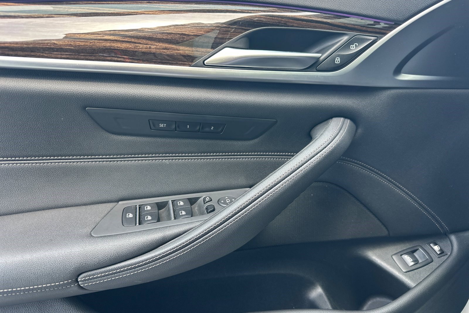 Certified 2023 BMW 530e w/ Convenience Package image 12