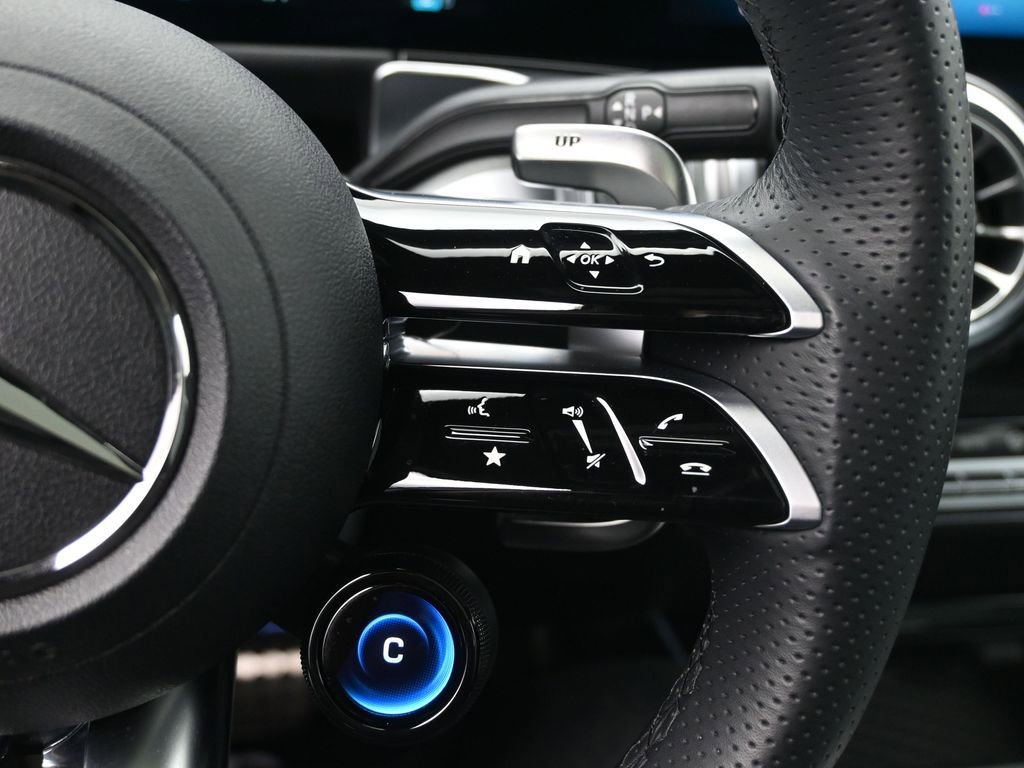 Used 2025 Mercedes-Benz GLB 35 AMG 4MATIC image 10