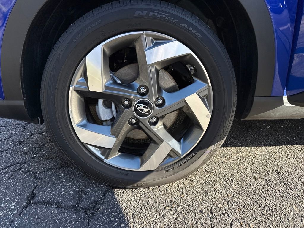 Used 2025 Hyundai Venue SEL image 30