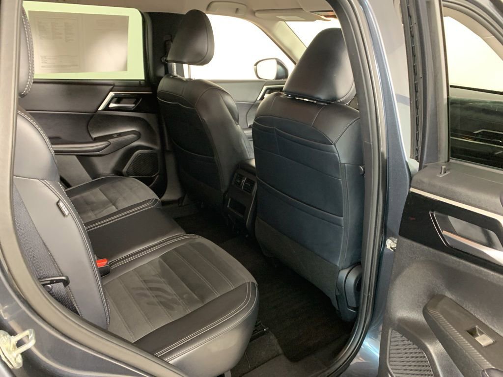 Used 2024 Mitsubishi Outlander SE image 36