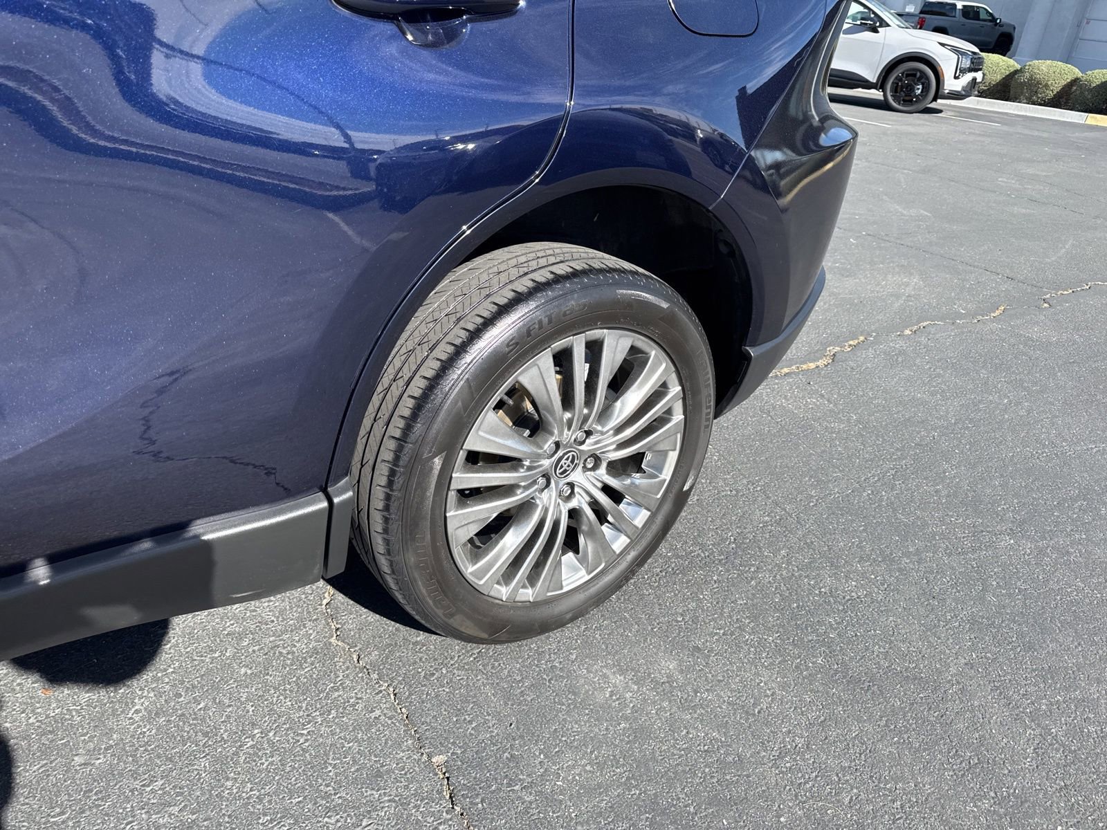 Used 2021 Toyota Venza XLE image 13