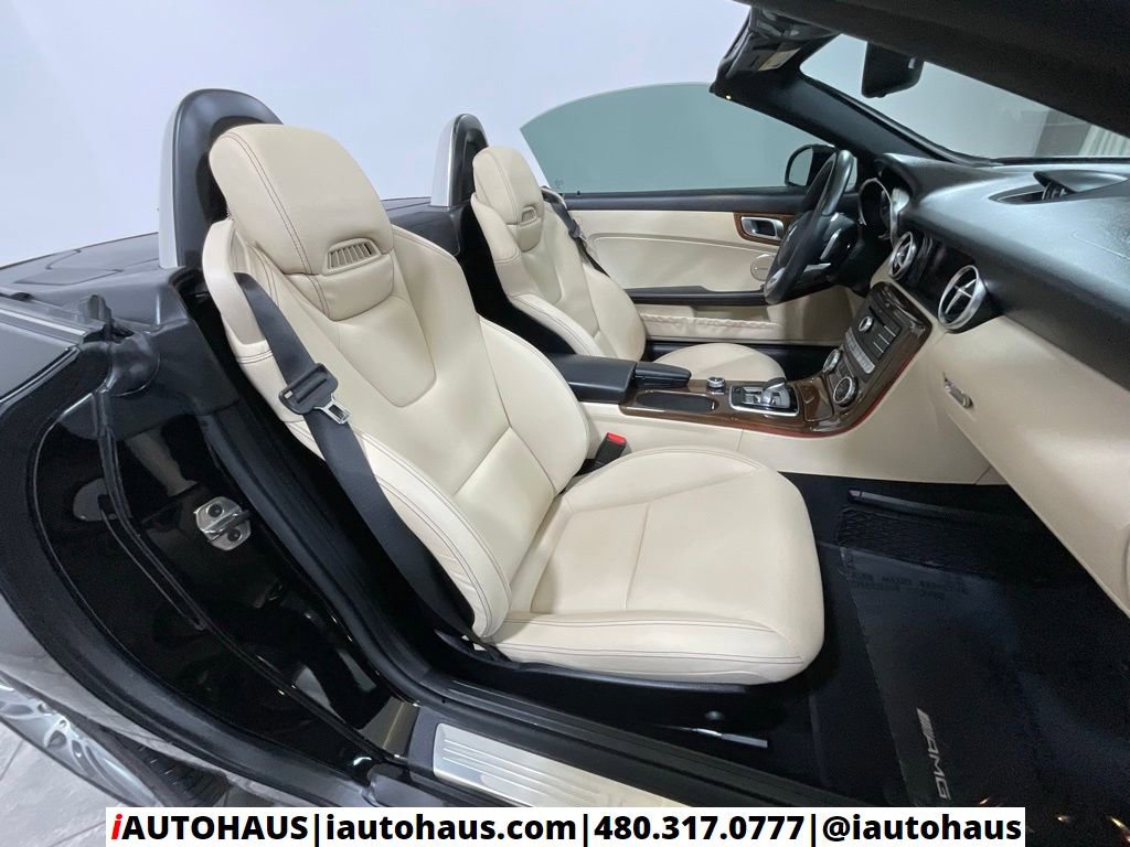 Used 2019 Mercedes-Benz SLC 300 w/ Premium Package image 16