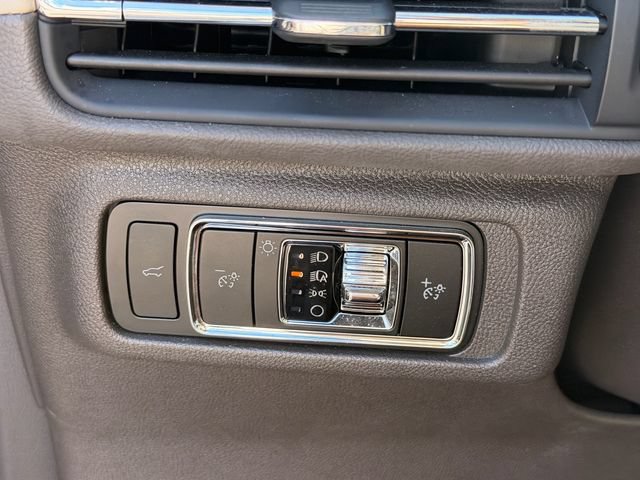 Used 2023 Lincoln Corsair Reserve w/ Equipment Group 201A FWD image 29