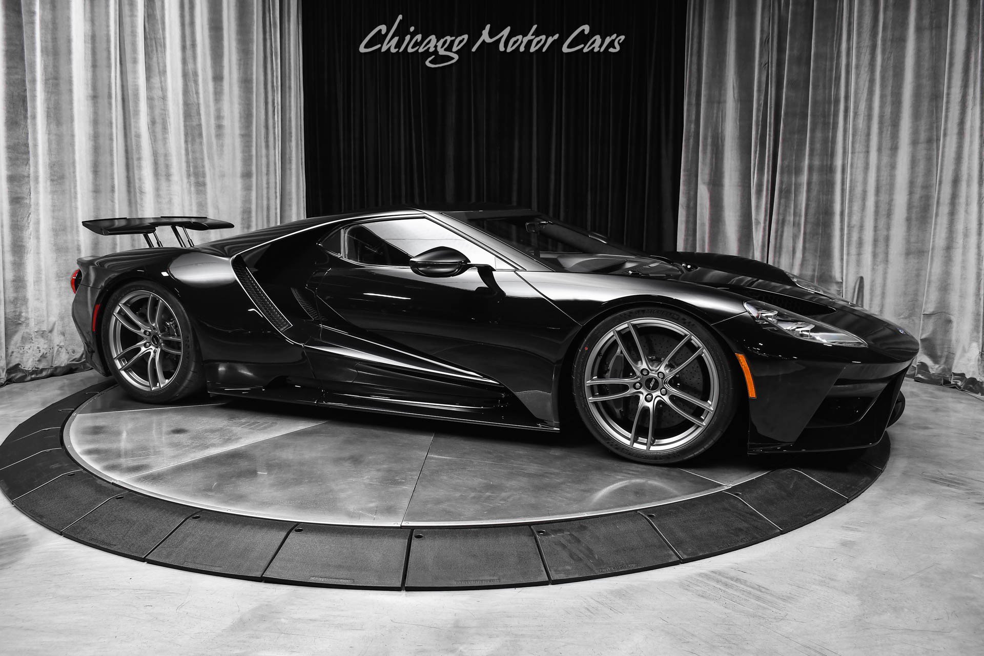 Used 2021 Ford GT RWD image 6