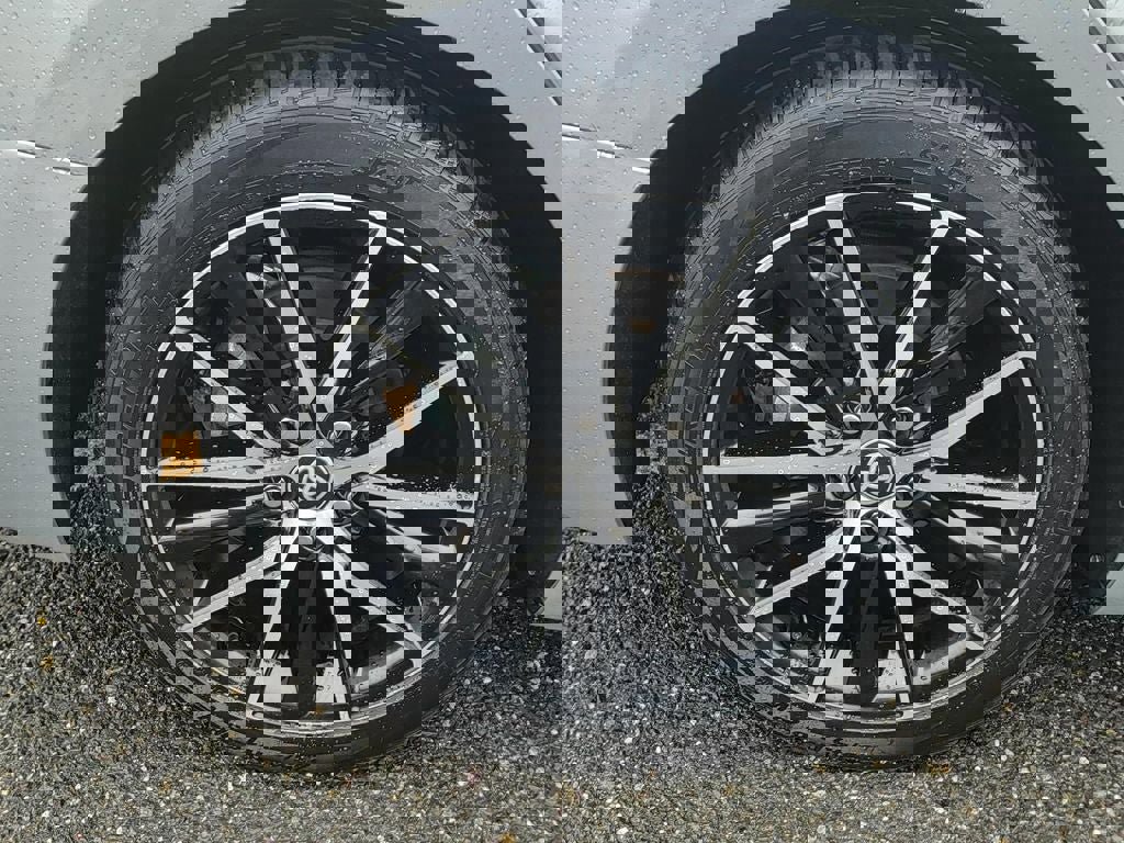 Used 2024 Toyota Camry SE w/ Cold Weather Package image 9