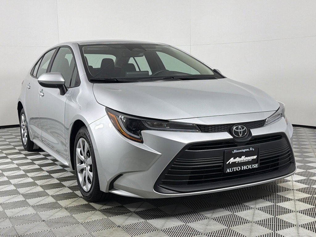 Used 2024 Toyota Corolla LE image 3