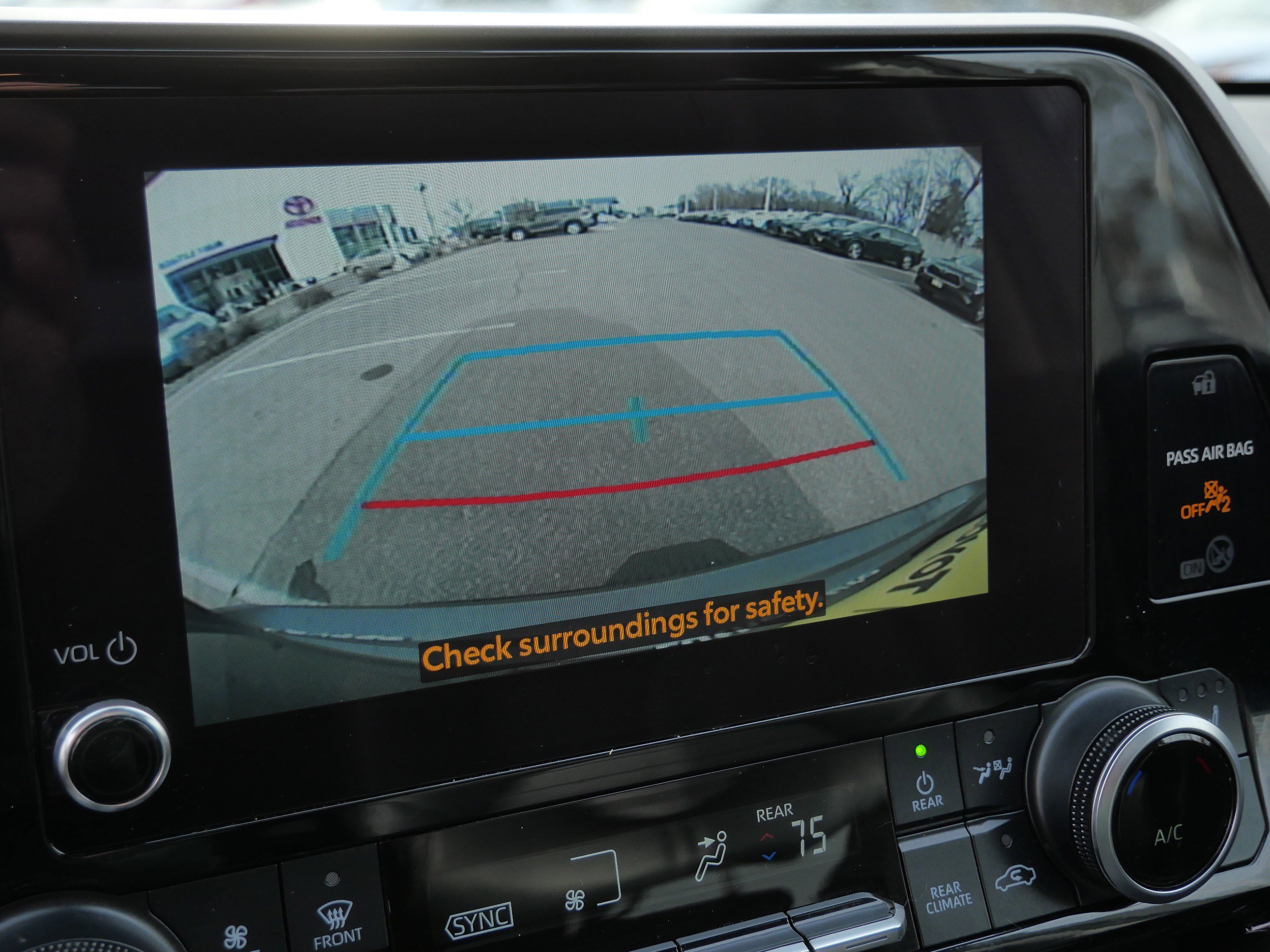 Certified 2024 Toyota Highlander XLE image 30