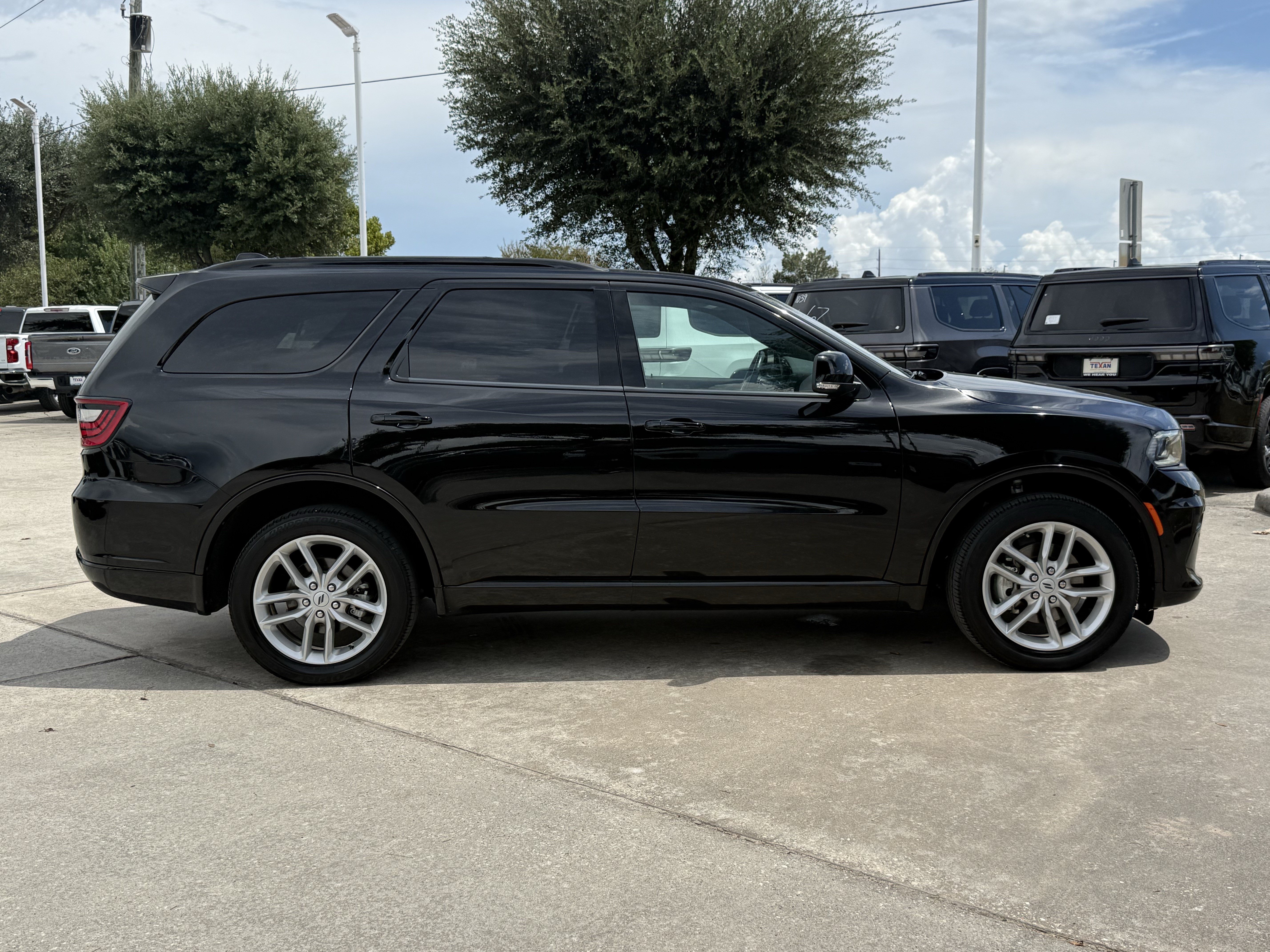Used 2025 Dodge Durango GT AWD/4WD image 3