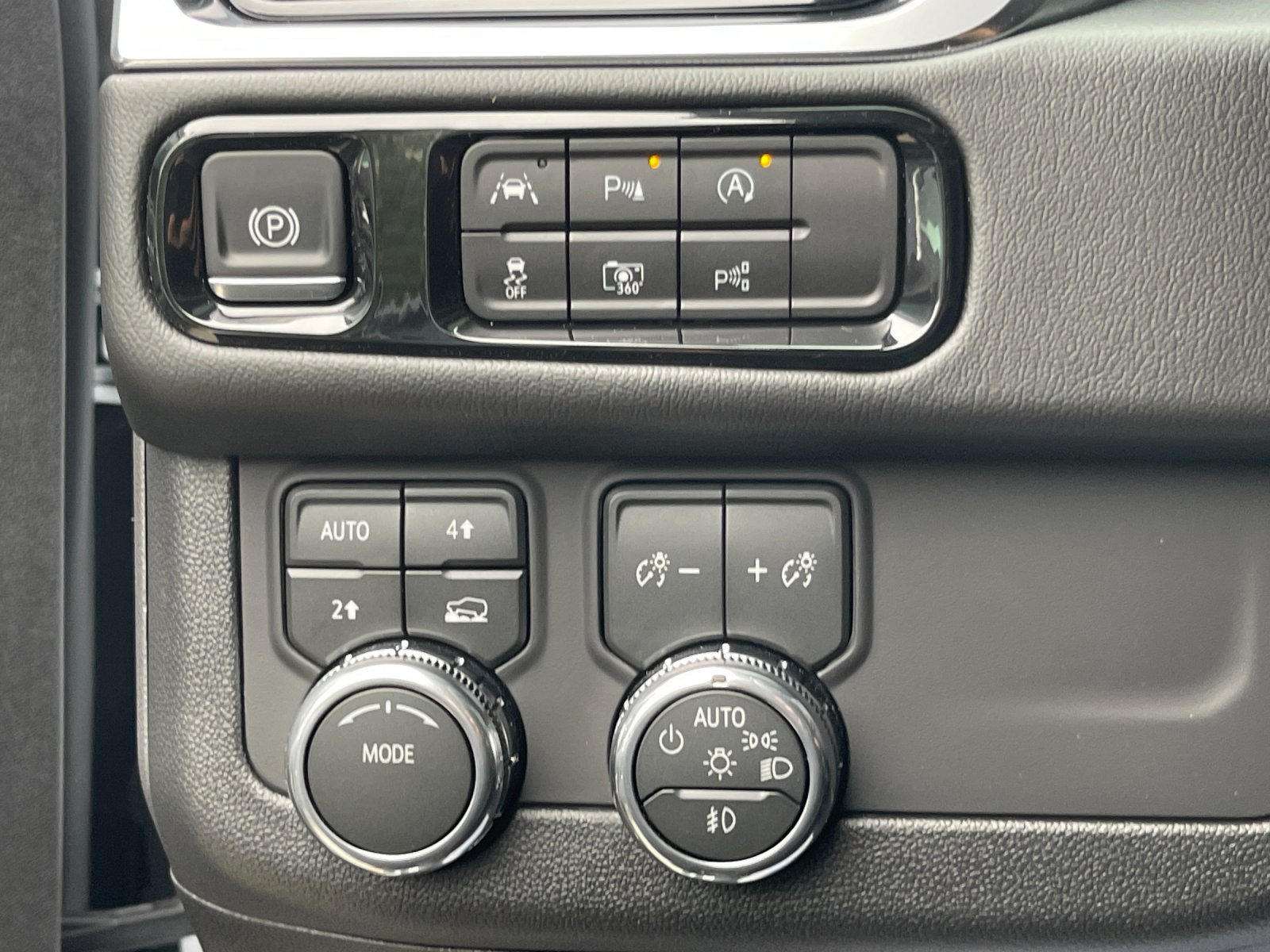 Used 2026 GMC Yukon XL Denali AWD/4WD image 30