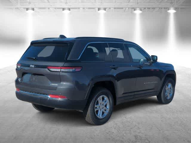 Used 2025 Jeep Grand Cherokee Laredo AWD/4WD image 8