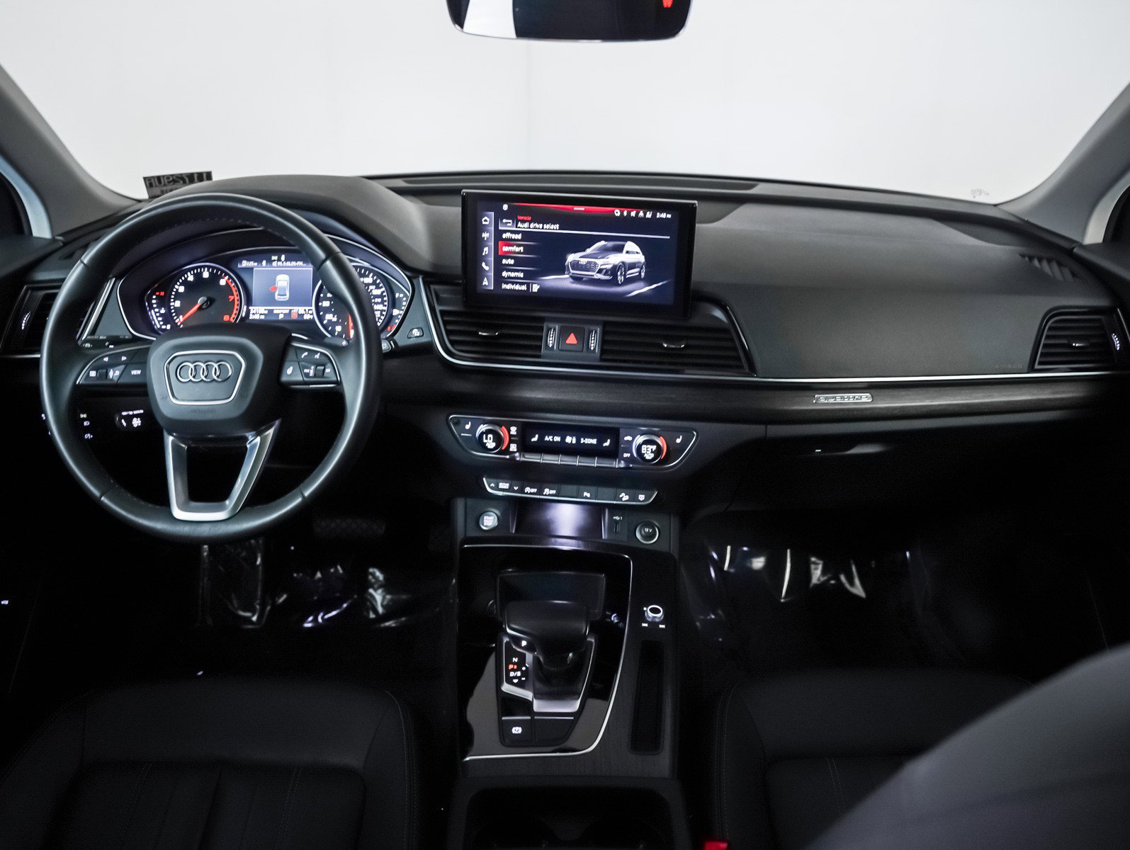 Used 2023 Audi Q5 Premium w/ Convenience Package image 9