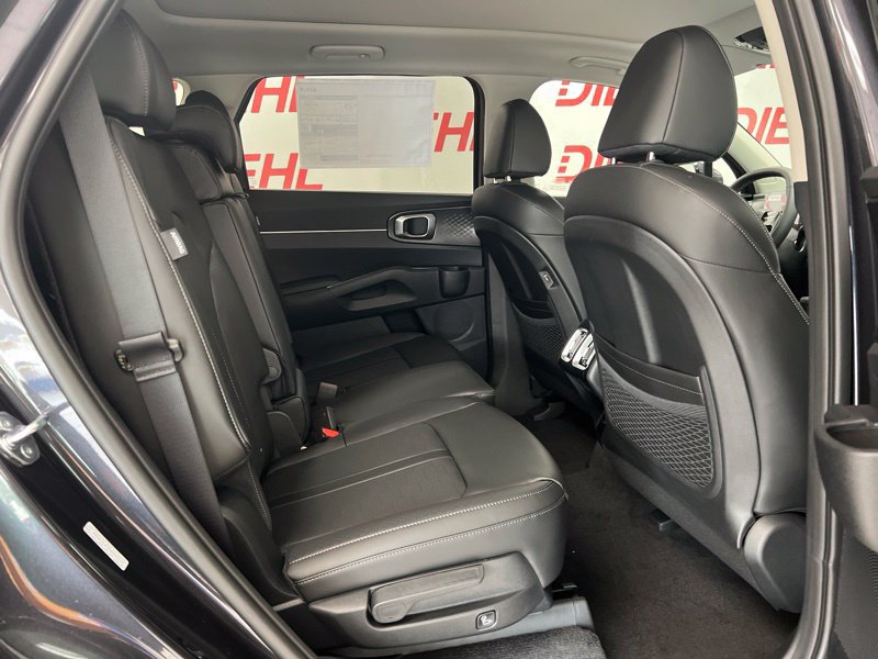 New 2026 Kia Sorento S w/ S Panoramic Sunroof Package FWD image 9