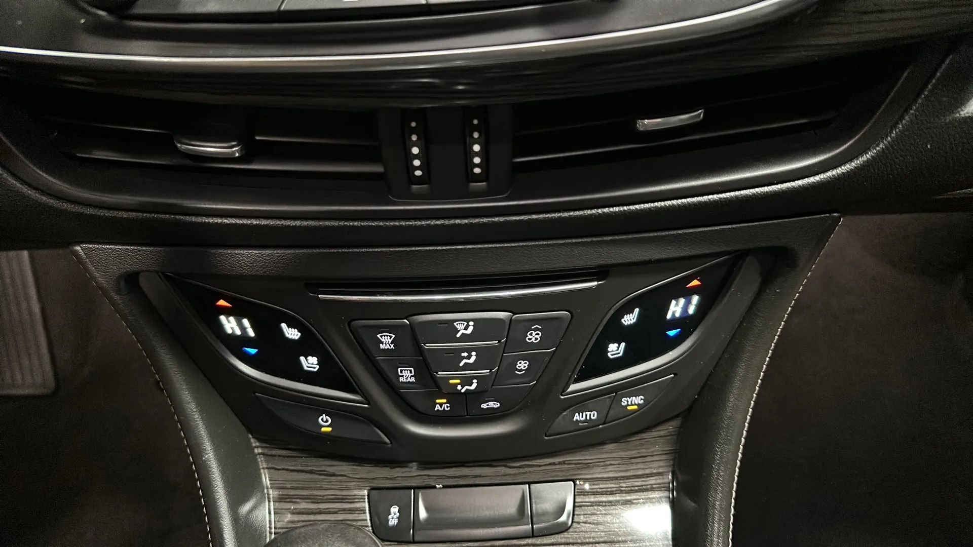 Used 2016 Buick Envision Premium AWD/4WD image 24