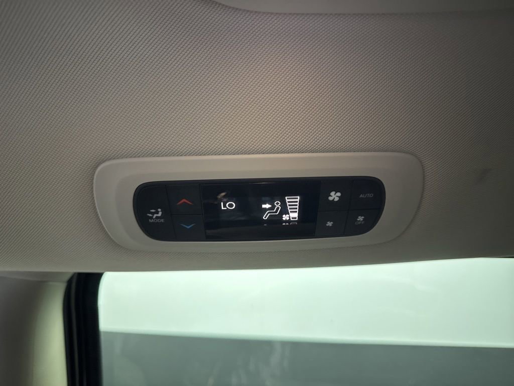 Used 2023 Chrysler Pacifica Touring-L FWD image 35