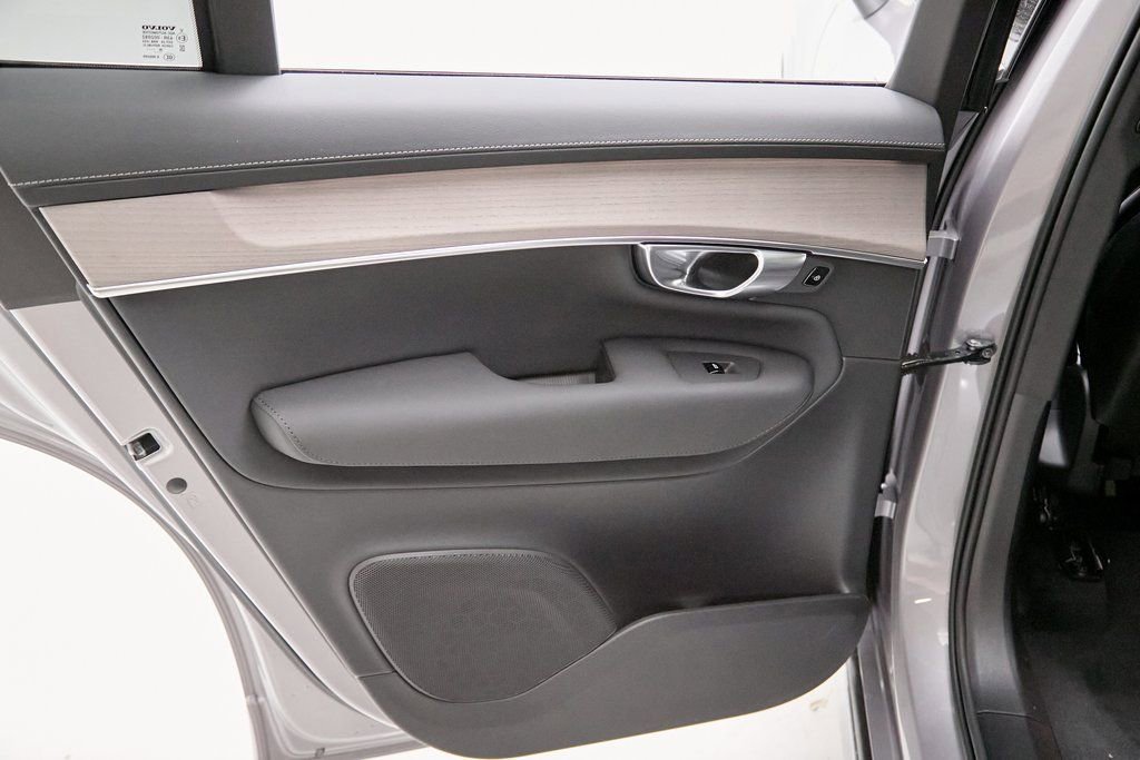 New 2026 Volvo XC90 B6 Core image 18