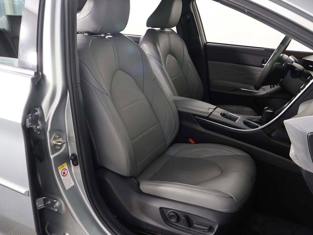 Used 2019 Toyota Avalon Limited image 34