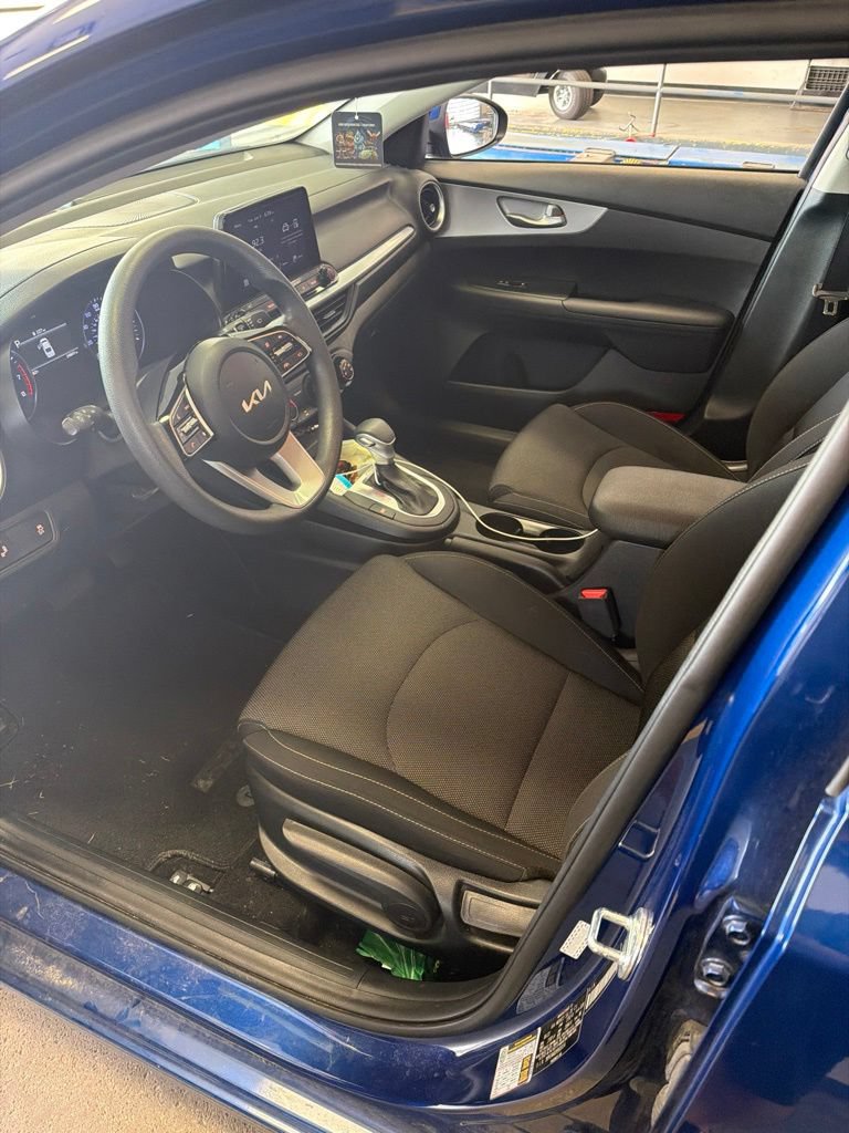 Used 2023 Kia Forte LXS w/ LXS Technology Package FWD image 2