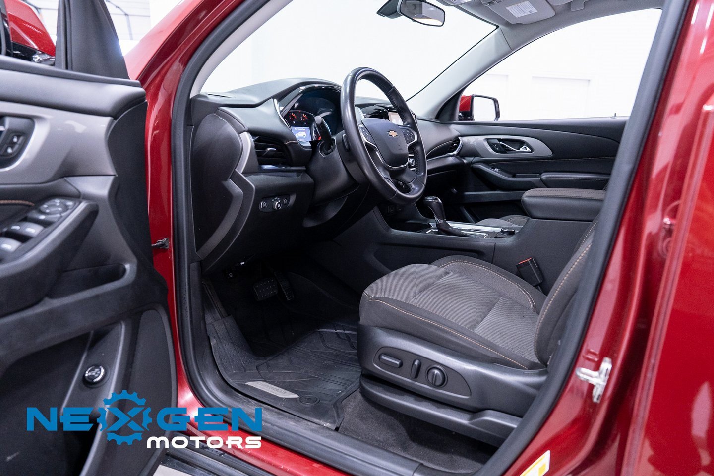 Used 2020 Chevrolet Traverse LT image 24