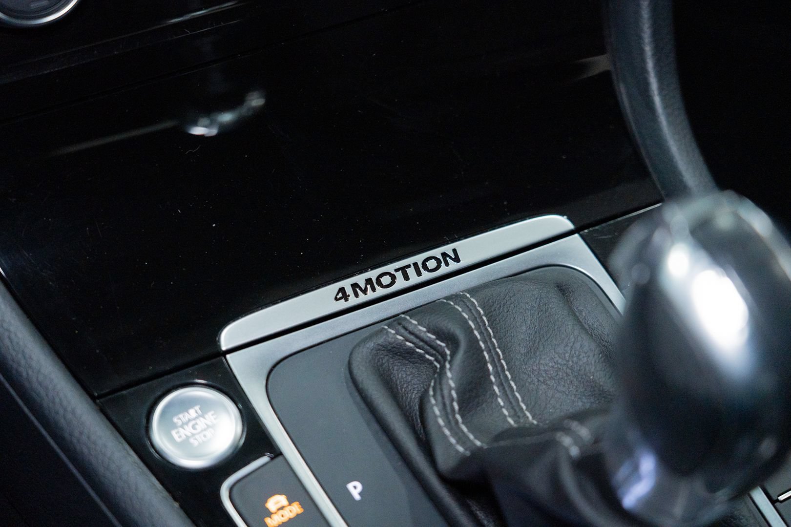 Used 2015 Volkswagen Golf R 4-Door AWD/4WD image 44